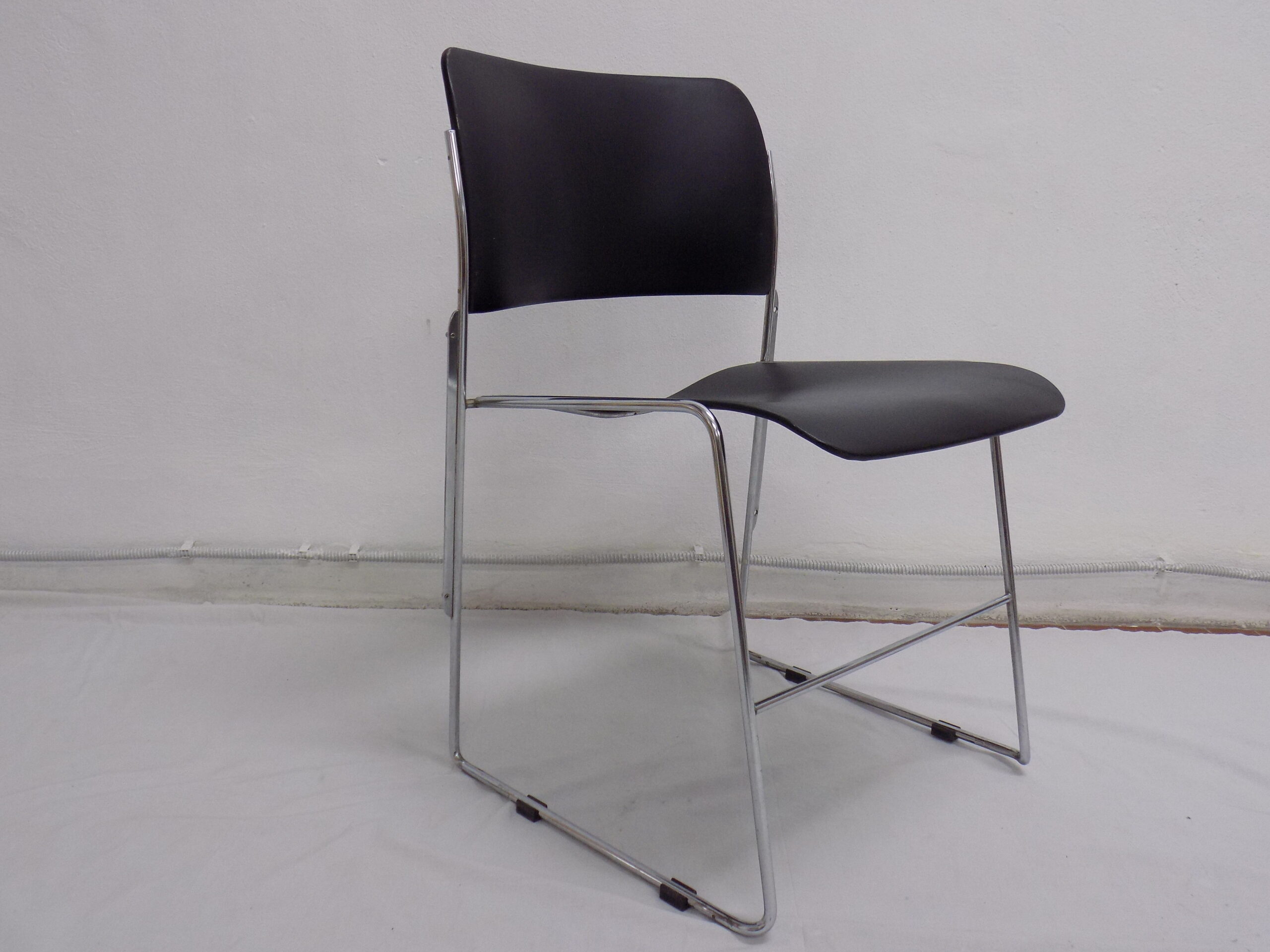 Sedia singola modello 40/4, designer David Rowland