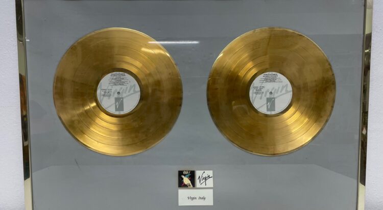 Coppia di dischi d’oro di Riccardo Cocciante – Virgin