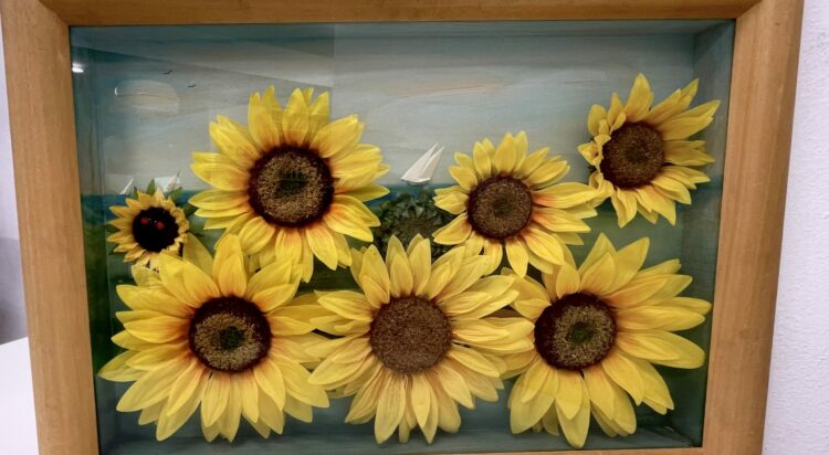 Quadro con girasoli, incorniciato e firmato