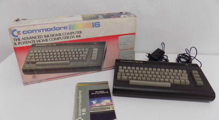 COMMODORE C16 16K HOME COMPUTER