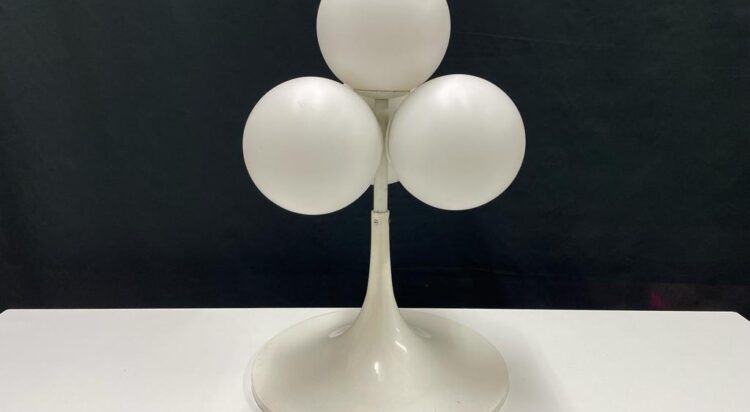 Lampada da tavolo anni 60. Designer Goffredo Reggiani