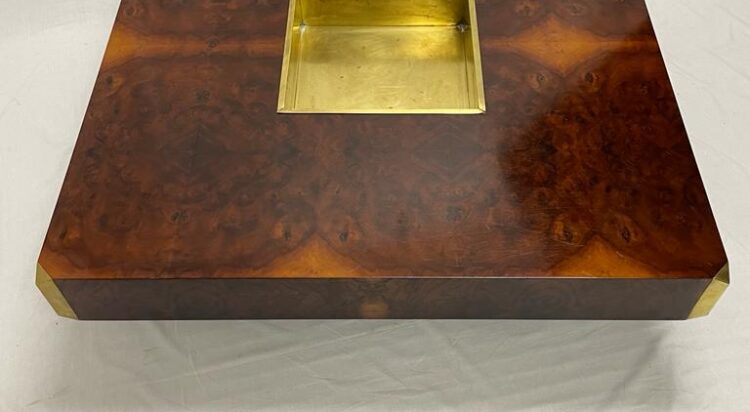 Tavolino Alveo in radica con finiture in ottone, prodotto da Mario Sabot, Anni Settanta. Designer Willy Rizzo