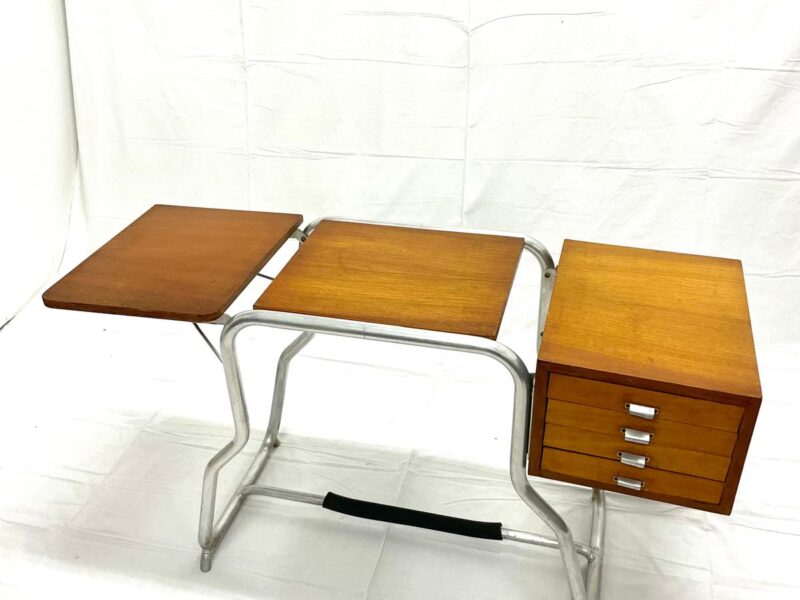Scrittoio dattilo in tubolare anni ’60. Tubular typing desk from the 1960s.