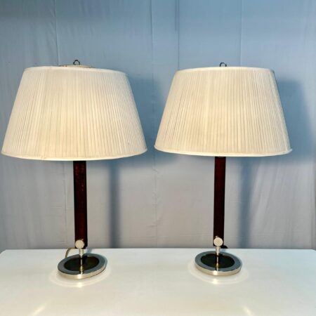 Coppia di lampade anni ’60. Produzione Ilum. Pair of 1960s lamps. Manufactured by Ilum.