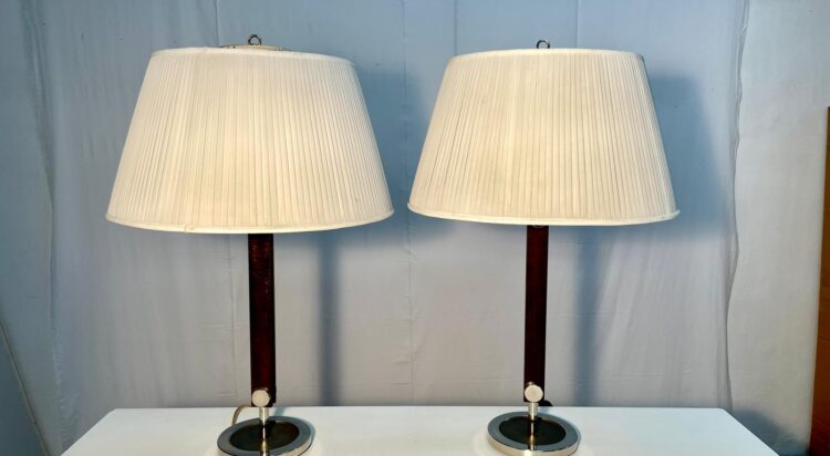 Coppia di lampade anni ’60. Produzione Ilum. Pair of 1960s lamps. Manufactured by Ilum.