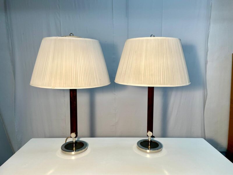 Coppia di lampade anni ’60. Produzione Ilum. Pair of 1960s lamps. Manufactured by Ilum.