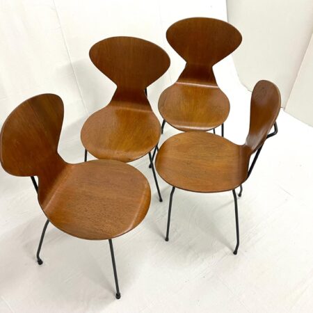 Set di 4 sedie in compensato curvato anni ’50.  Set of 4 curved plywood chairs from the 1950s