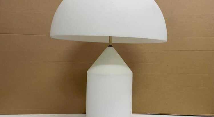 Lampada Atollo vintage di Vico Magistretti per Oluce, 1980. Vintage Atollo lamp by Vico Magistretti for Oluce, 1980