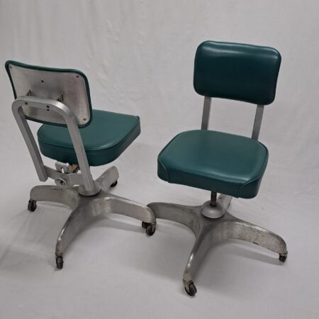 coppia di sedie industriali anni ’60. pair of industrial chairs, 1960s