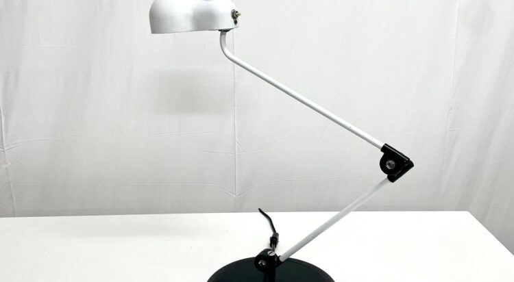 Lampada da tavolo di Joe Colombo. Prod. Stilnovo. 1970. Table lamp by Joe Colombo. Produced by Stilnovo. 1970