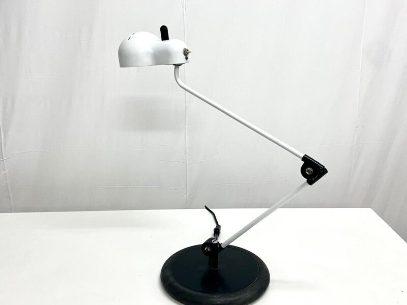 Lampada da tavolo di Joe Colombo. Prod. Stilnovo. 1970. Table lamp by Joe Colombo. Produced by Stilnovo. 1970