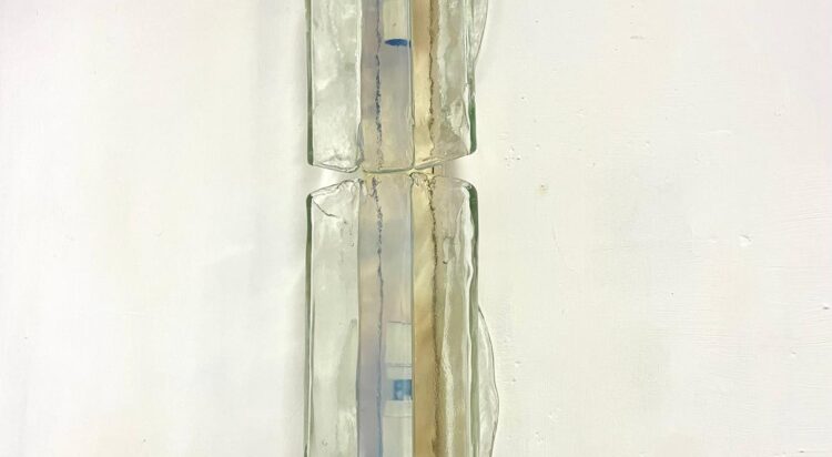 Lampada da parete o da soffitto prodotta da Mazzega. Anni ’70.