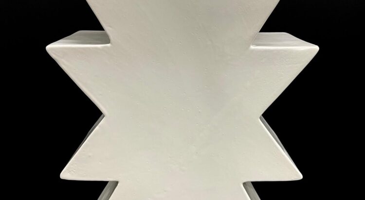 Vaso Ilios, scultura in ceramica disegnata da Florio Paccagnella per il gruppo Memphis Milano. Anni, 90.