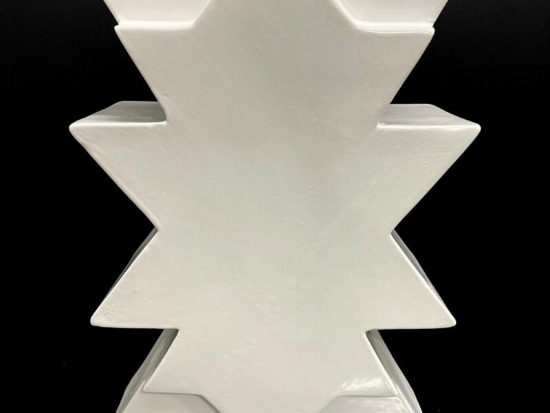 Vaso Ilios, scultura in ceramica disegnata da Florio Paccagnella per il gruppo Memphis Milano. Anni, 90.