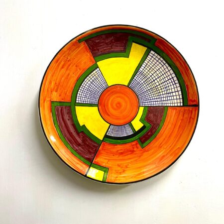 Piatto in ceramica. Firmato