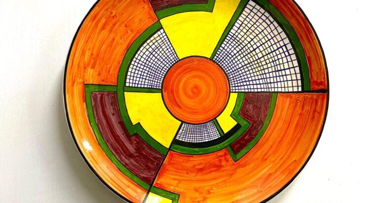 Piatto in ceramica. Firmato