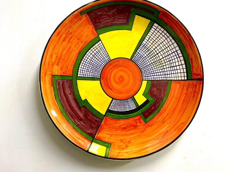 Piatto in ceramica. Firmato
