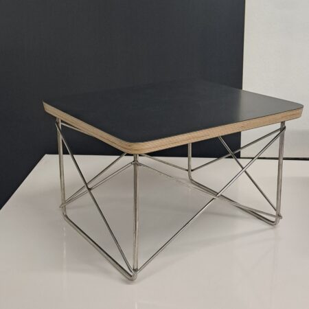 LTR (Low Table Rod Base), disegnato da Charles e Ray Eames.