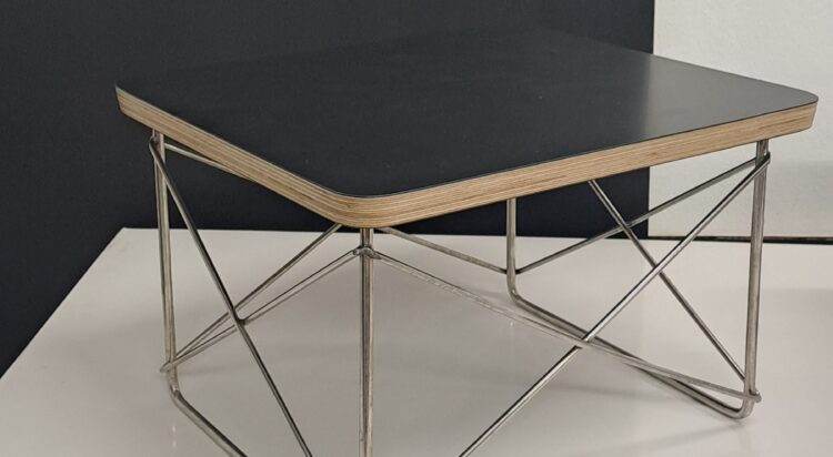 LTR (Low Table Rod Base), disegnato da Charles e Ray Eames.