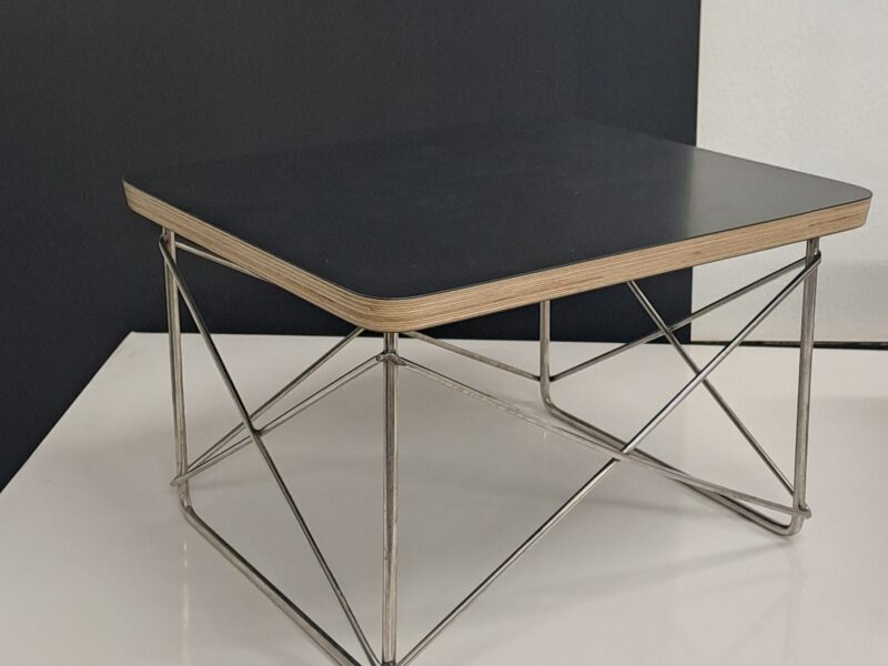 LTR (Low Table Rod Base), disegnato da Charles e Ray Eames.